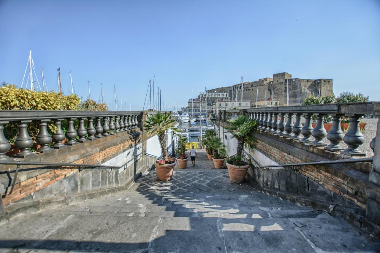Il Faro Di Serapide Napoli Exterior foto